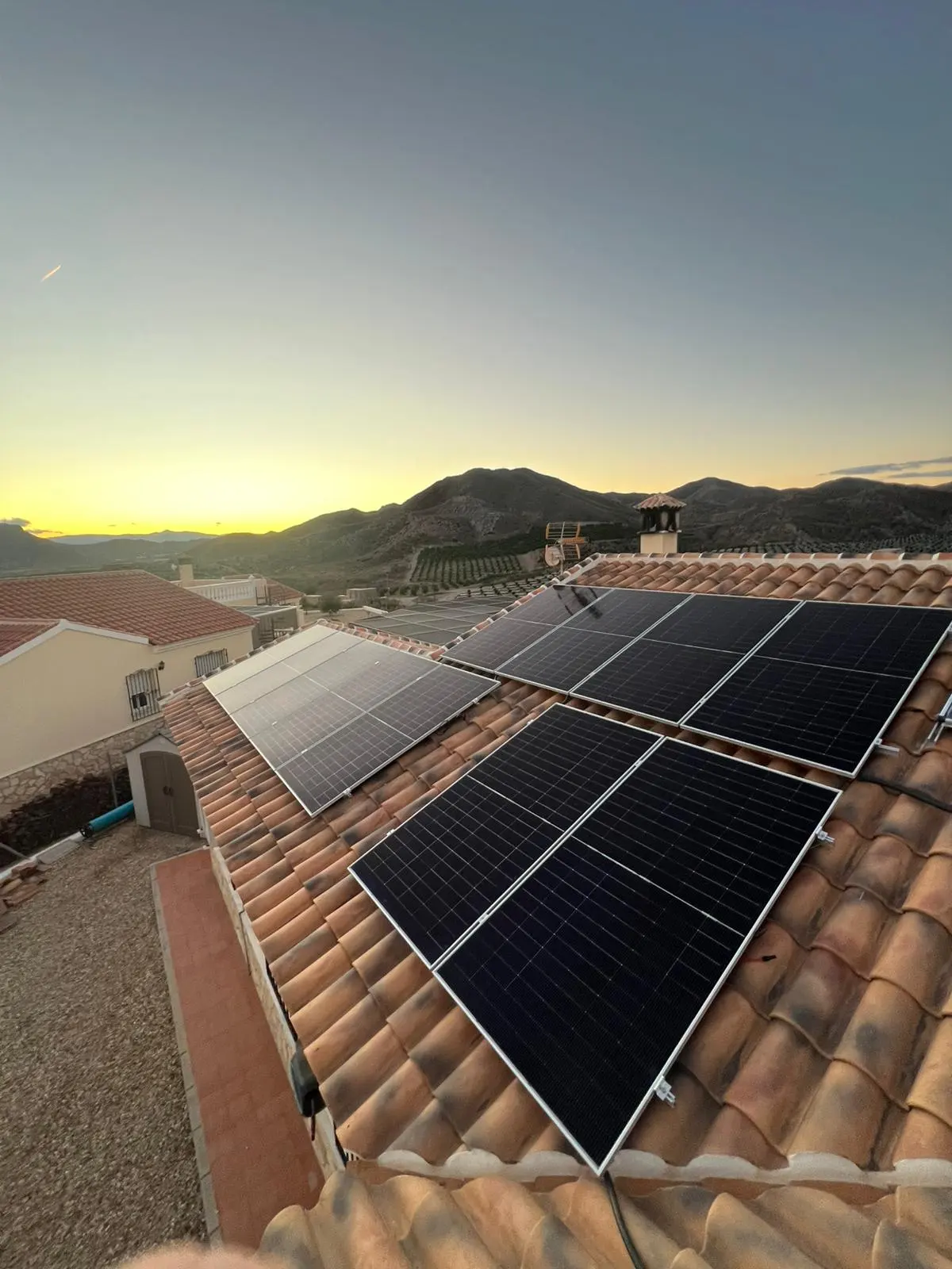 Instalación fotovoltaica real en tejado